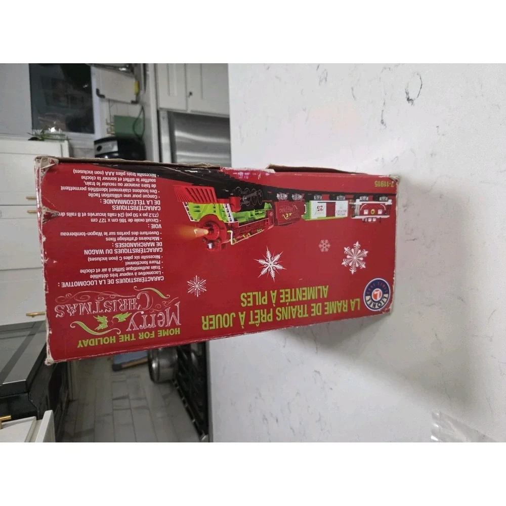 Lionel 7-11915 Home For The Holiday Ready-to-Play set